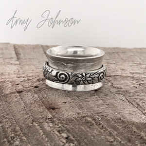 Floral Swirl Spinner Ring
