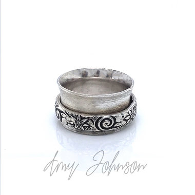 Floral Swirl Spinner Ring