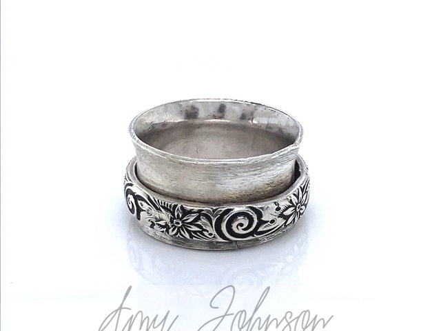 Floral Swirl Spinner Ring
